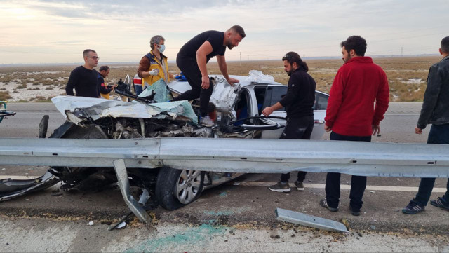 Aksaray'da feci kazada sürücüyü az kalsın bilinçsizlik öldürecekti - Resim: 0