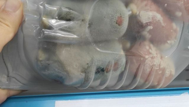 A101 marketin ‘indirim’ adı altında rezaletleri sürüyor! Küflenmiş sucuğa indirim - Resim: 1