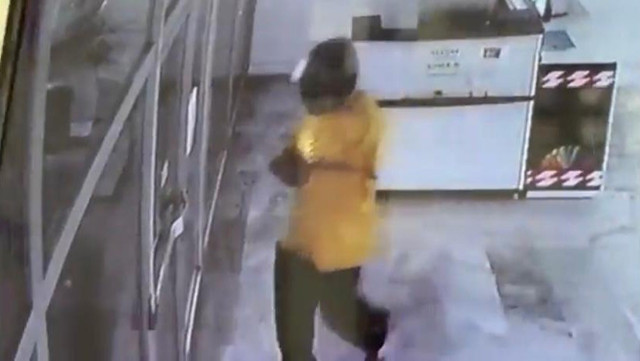 Pes dedirten görüntü: Motokurye SMA'lı bebeğin yardım kumbarasını çaldı - Resim: 2