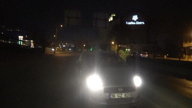 ‘Dur’ ihtarına uymadı anayolda geri geri gitmeye çalıştı! Peş peşe özür diledi ama... - Resim: 1