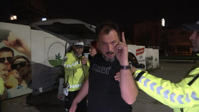 ‘Dur’ ihtarına uymadı anayolda geri geri gitmeye çalıştı! Peş peşe özür diledi ama... - Resim: 3