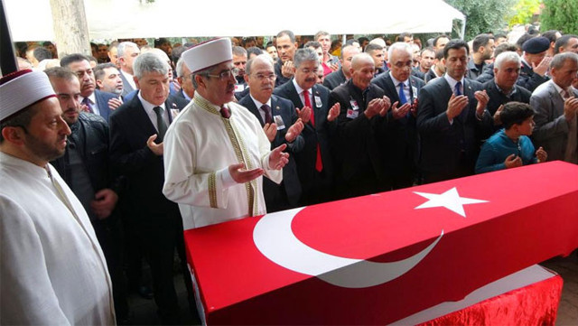 Pençe-Yıldırım şehidi Sinan İnak, son yolculuğuna uğurlandı - Resim: 0