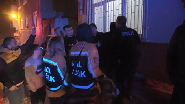 Mahalleyi ayağa kaldırdı! Evinin banyosunu yaktı, çatıya çıkıp intihara kalkıştı! - Resim: 1