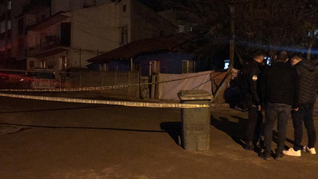 Oğulları kavga eden iki baba birbirine girdi! Silahlı kavga kanlı bitti - Resim: 1