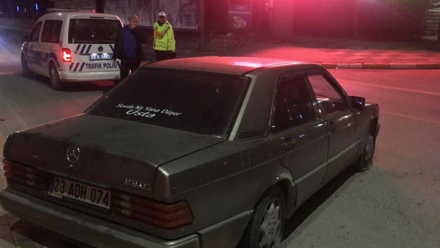 Aynı noktada iki kaza birden! Biri aracını bırakıp kaçtı - Resim: 0