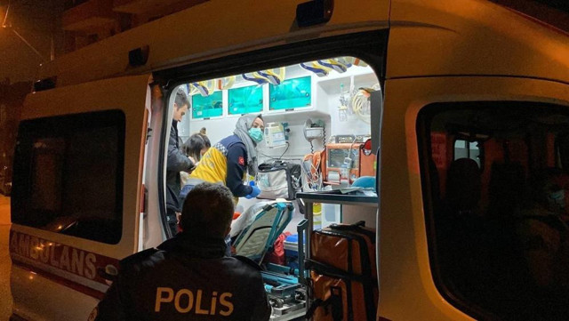 17 yaşındaki evli genç kız, sevgilisini döven eski erkek arkadaşını bıçakladı - Resim: 1