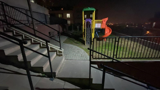 17 yaşındaki evli genç kız, sevgilisini döven eski erkek arkadaşını bıçakladı - Resim: 0