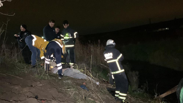 Tekirdağ'da yoldan çıkan araç dereye uçtu: Ölü ve yaralılar var - Resim: 1