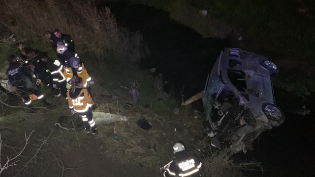 Tekirdağ'da yoldan çıkan araç dereye uçtu: Ölü ve yaralılar var - Resim: 2