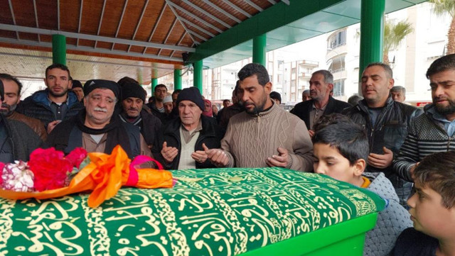 Soba faciasında yürekleri sızlatan veda: Annesine, tabutunu öperek veda etti! - Resim: 0