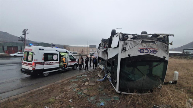 Kayseri'de korkunç kaza! İşçi servisi takla attı: Çok sayıda yaralı var - Resim: 1