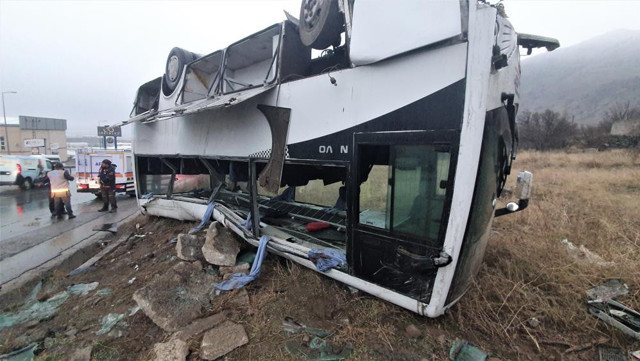 Kayseri'de korkunç kaza! İşçi servisi takla attı: Çok sayıda yaralı var - Resim: 2