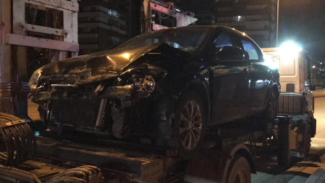 Konya'da ambulans ile otomobil çarpıştı: 3'ü sağlık görevlisi 4 yaralı - Resim: 1