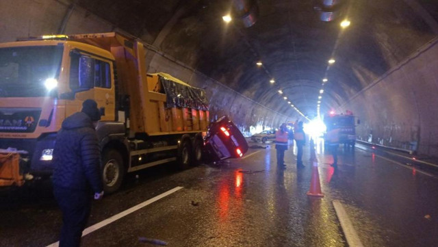 Bolu Dağı Tüneli’nde zincirleme kaza: Ölü ve yaralılar var! İstanbul istikameti trafiğe yeniden açıldı - Resim: 2