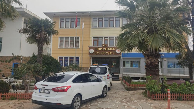 Gökçeada Belediyesi'ne yolsuzluk ve rüşvet operasyonu! İYİ Partili Ünal Çetin hakkında flaş karar - Resim: 0