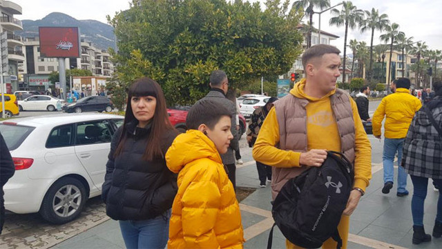 Antalya'da yaşayan Rus ve Ukraynalılar deprem sonrası yardıma koştu 2 tır kısa sürede doldu - Resim: 1