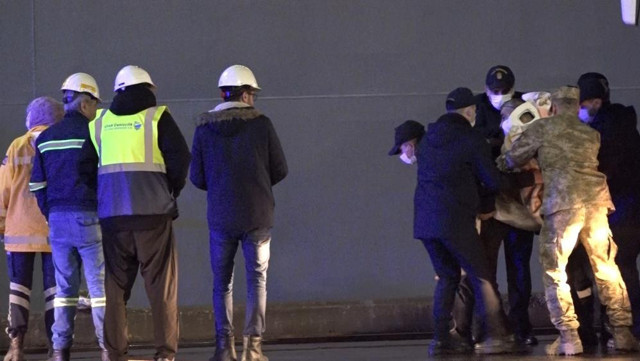 TCG İskenderun gemisi yaralıları Mersin'e taşıdı - Resim: 1