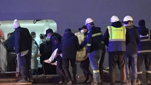 TCG İskenderun gemisi yaralıları Mersin'e taşıdı - Resim: 2