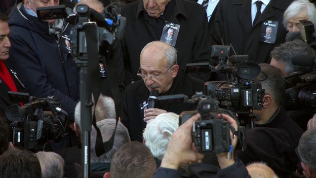 Deniz Baykal son yolculuğuna uğurlandı! Cenaze namazına Cumhurbaşkanı Erdoğan da katıldı - Resim: 0