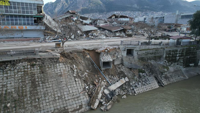 Hatay'da deprem sonrası Asi Nehri'nin bazı kısımları çöktü - Resim: 0