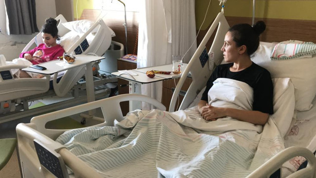 Depremde eşini ve küçük kızını kaybeden anne yürekleri dağladı: "Kızım evcilik oynuyoruz sanıyordu" - Resim: 1