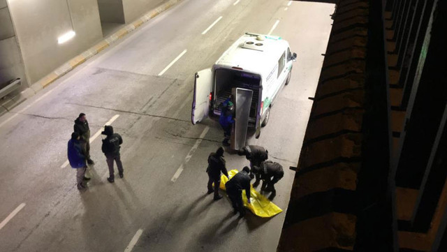 Pendik’te yolda çöktü! İki apartman tahliye edildi - Resim: 0