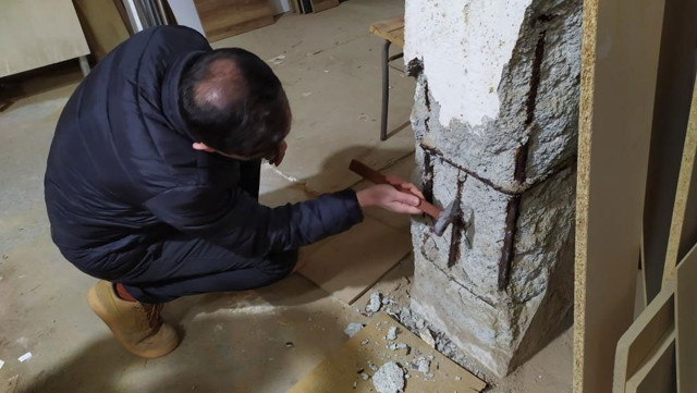 İstanbul'da bir evin balkonu çöktü! Bina tahliye edildi kolonlarında bakın ne bulundu - Resim: 0