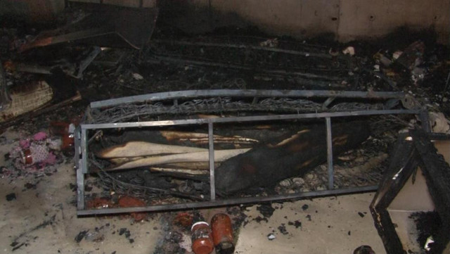 İşten çıkarıldı, sinir krizi geçirdi! Apartman görevlisi bütün eşyalarını yaktı - Resim: 4