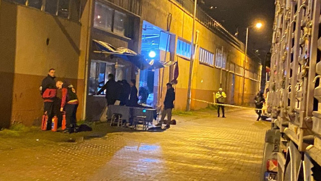 Zonguldak'ta koku dolu anlar! Ailesini rehin aldı, üzerine benzin döküp bıçakla kendini yaraladı - Resim: 1