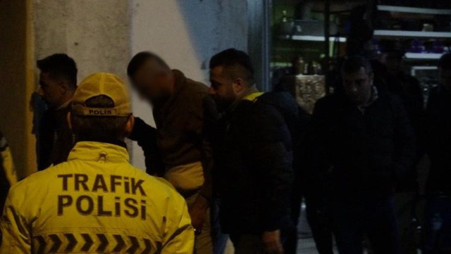 Zonguldak'ta koku dolu anlar! Ailesini rehin aldı, üzerine benzin döküp bıçakla kendini yaraladı - Resim: 2