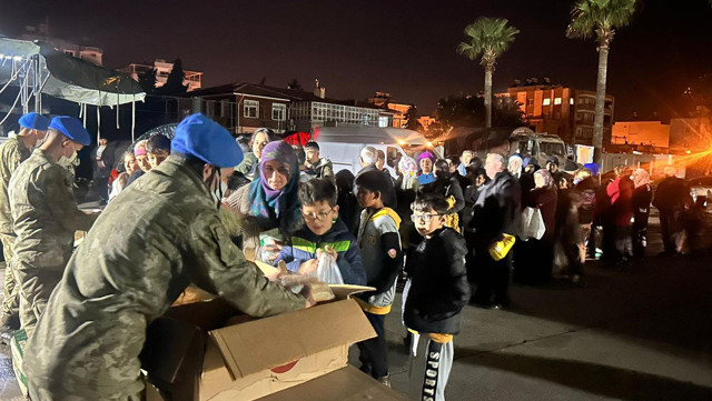 Mehmetcikten deprem bölgesinde sahur ikramı - Resim: 0
