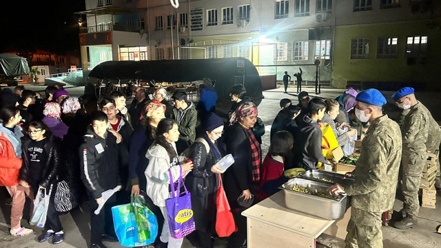 Mehmetcikten deprem bölgesinde sahur ikramı - Resim: 1