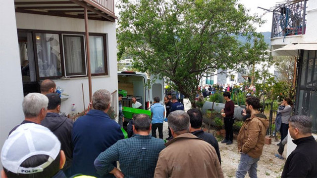 Önce annesini sonra kardeşini öldürüp intihar etti - Resim: 0