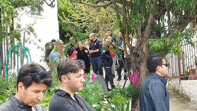 Önce annesini sonra kardeşini öldürüp intihar etti - Resim: 1