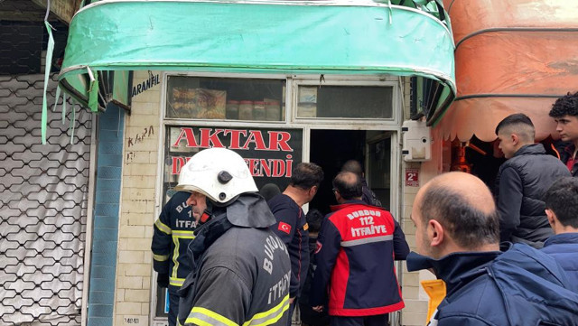 Eşine kızdı cinnet geçirdi! İspirto dökerek kendini ve dükkanını yakmaya çalıştı! - Resim: 0