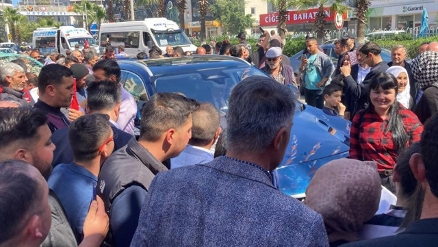 Bakan Nebati Togg'la geldi, vatandaşlar araçtan gözlerini alamadı - Resim: 1