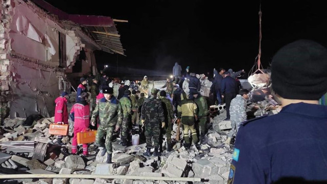 Apartmanda tüp patladı! 3 kişi hayatını kaybetti, yaralılar var - Resim: 0