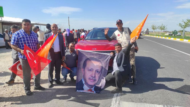 Togg Harran’a geldi duyan koştu fotoğraf çektirmek için birbirleriyle yarıştılar - Resim: 0