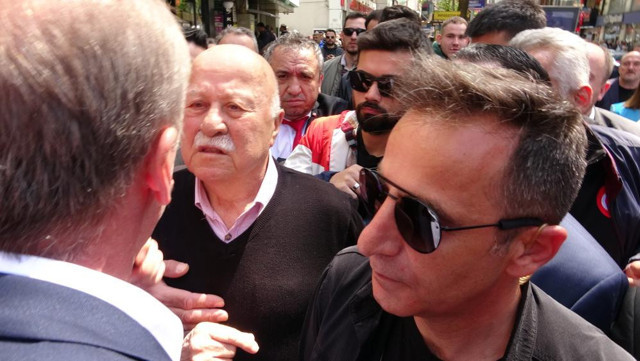 Muharrem İnce o sözleri duyunca çılgına döndü! Vatandaşa sert tepki: Ayıp yaşından utan! - Resim: 1