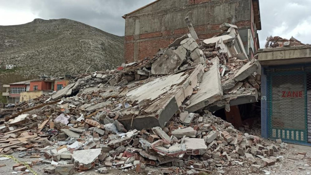 Depremde ağır hasar almıştı! Kahramanmaraş'ta 4 katlı bina yerle bir oldu - Resim: 2