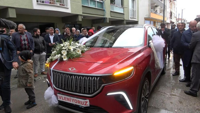 Bakan Mustafa Varank damadı kırmadı! Togg düğün arabası oldu - Resim: 0