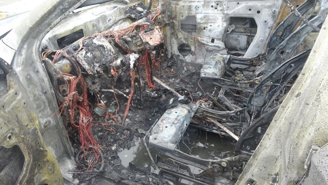 Trabzon'da cayır cayır yanan araçtan, kadın sürücü son anda kurtuldu - Resim: 0