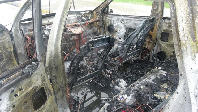 Trabzon'da cayır cayır yanan araçtan, kadın sürücü son anda kurtuldu - Resim: 1