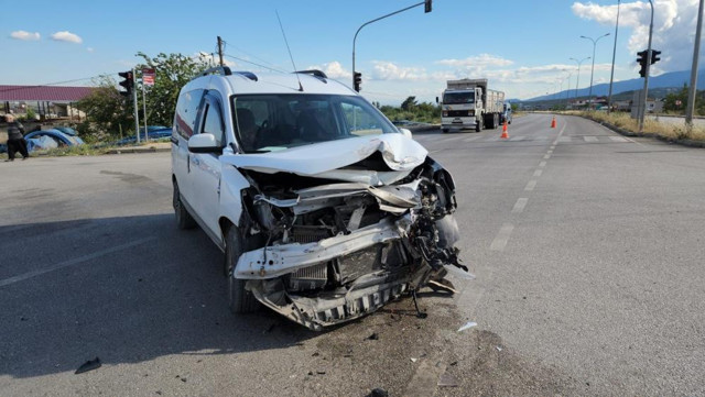 Hatay’da feci kaza! 3 gün önce almıştı: Arabanın motoru metrelerce ilerde bulundu! - Resim: 0