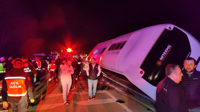 Bursa can pazarı! Öğrencileri taşıyan tur otobüsü devrildi: Ölüler ve çok sayıda yaralı var! - Resim: 2