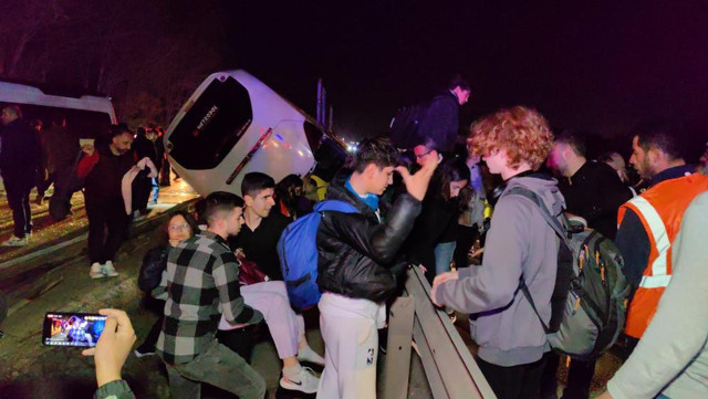 Bursa can pazarı! Öğrencileri taşıyan tur otobüsü devrildi: Ölüler ve çok sayıda yaralı var! - Resim: 4