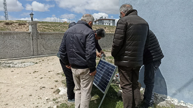 Fay hattı olmayan Gürün'de ürküten depremler! Bitmek bilmiyor uzmanlar harekete geçti - Resim: 1