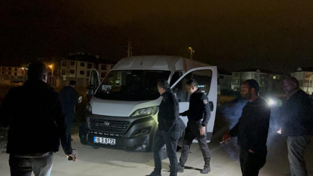 Polis otosuna çarpıp kaçtı! Alkollü sürücü nefes kesen kovalamacayla yakalandı - Resim: 0