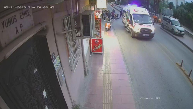 Bisikletli çocuğa çarpmamak için kendini feda etti! Kazanı anı kamerada: Geri döndü başında bekledi! - Resim: 2