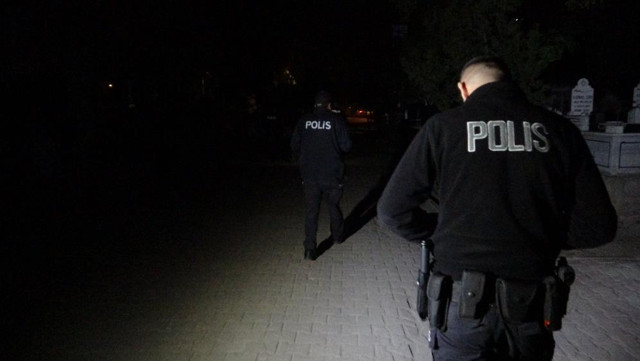 Mezarlıkta bir garip olay! Kadın ekipleri harekete geçirdi, gerçek çok başka çıktı! - Resim: 1